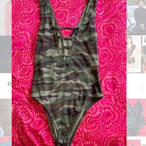 New unworn camo body suit size SMALL